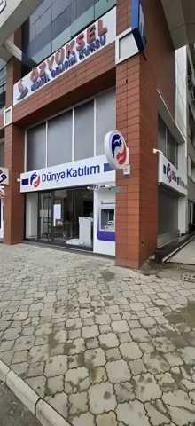 Tuğla cepheli binada Dünya Katılım şubesi