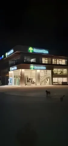 Gece ışıklı tabelasıyla Kuveyt Türk şubesi